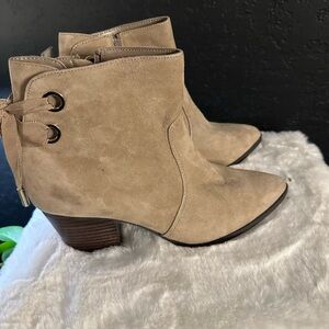 Bella Vita Tan Suede Ankle Boots with Stacked Heel 7.5W